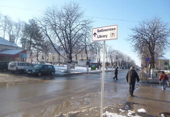 Нови табели сочат пътя към библиотеката в Търнава