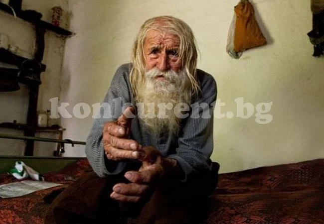 Дядо Добри на диня и грозде за празниците