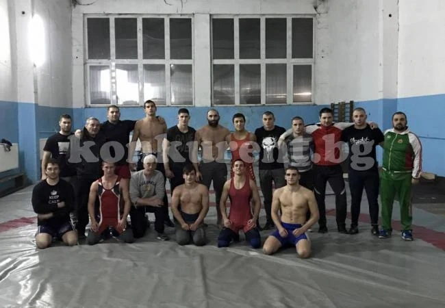 Борци на Ботев 93 и Слава загряха за първия старт