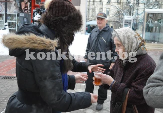 Във Враца раздават топъл чай в мразовитите дни