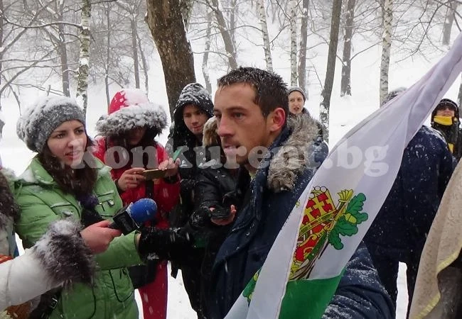 ВИДЕО: Влади Илиев извади кръста
