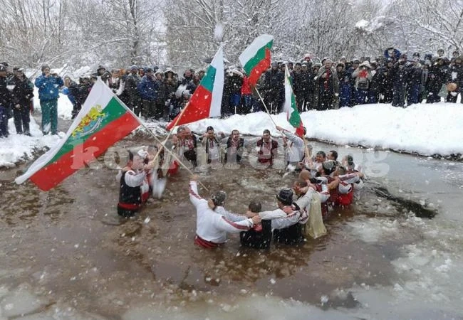 УНИКАЛНО ВИДЕО: На Богоявление с Ботев