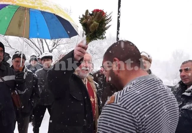 ВИДЕО: Мездра почете Богоявление според традицията