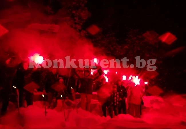 ВИДЕО: Грандиозно факелно шествие прекоси Враца