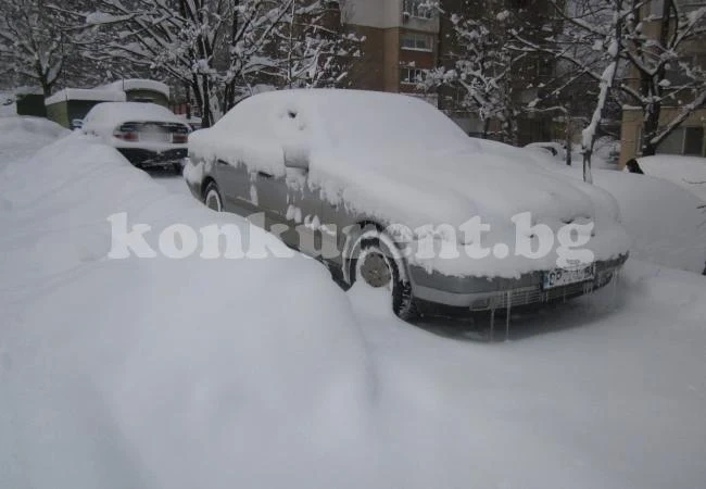 Колите пречат за разчистването на Враца от снега