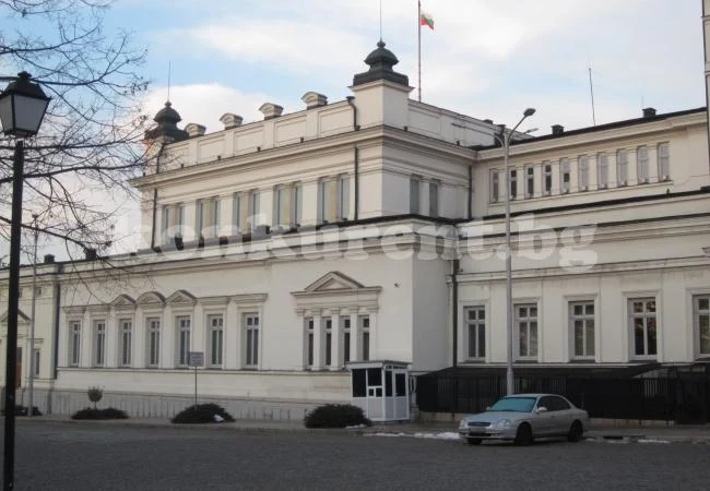 Дойде ли време за избори, всички четат „Конкурент“