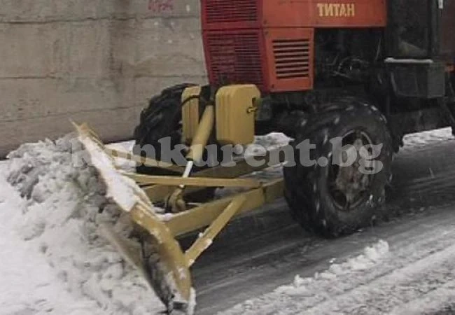 Фадрома изтегли 4 коли, но после се заби в преспи