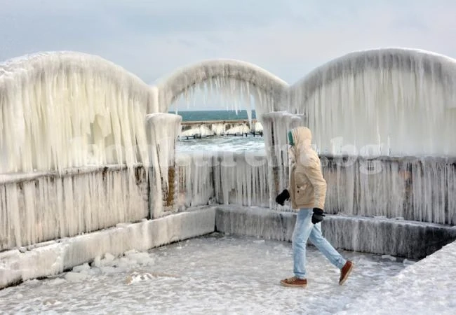 Морето замръзна