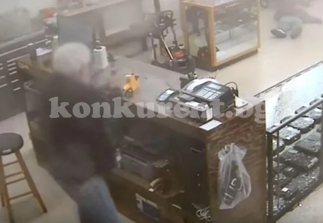 Възрастен мъж застреля апаш, нападнал магазина му (ВИДЕО)