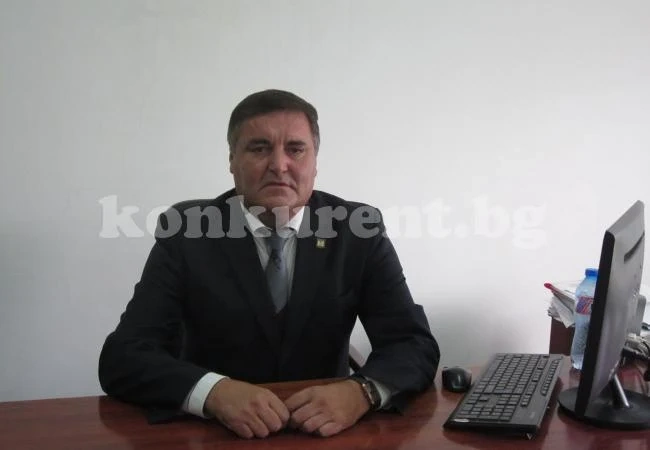 Популярен кмет във Врачанско стана дядо
