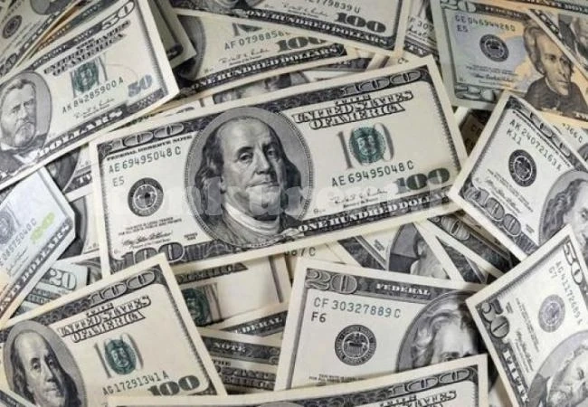 Осем милиардера притежават богатство, колкото половината от населението на света