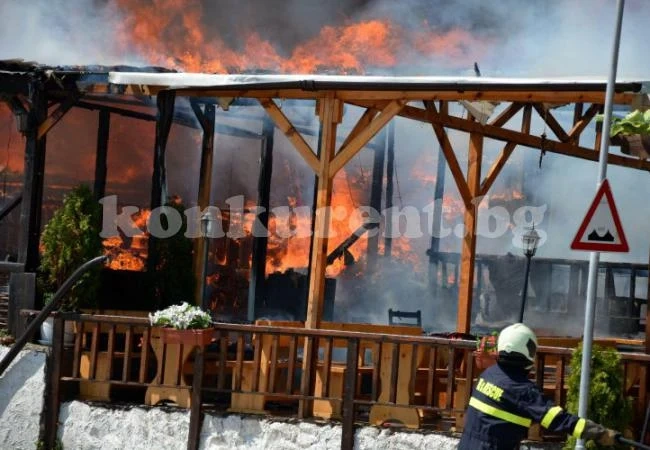 Пожар избухна в кръчма, персоналът потуши пламъците