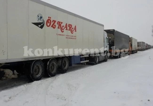 Турчин е със счупена ръка при верижната катастрофа с ТИР-ове край Видин