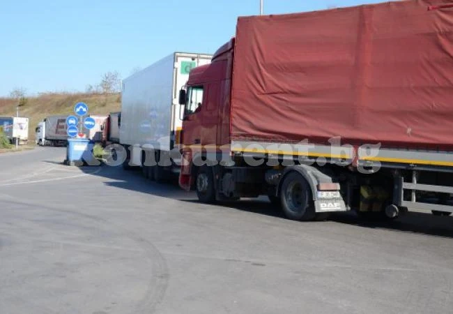 Превозвачите заплашиха с контраблокада, ако гърците и тази година затворят границите ни