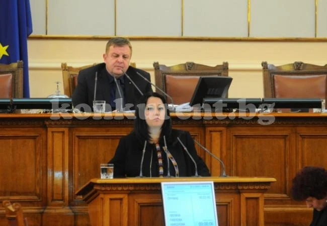 След почти три часа дебат: Парламентът одобри още 1 млрд. лева за саниране