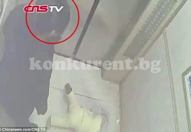 Шокиращо ВИДЕО: Майка изостави бебето си в асансьор след скандал с мъжа си