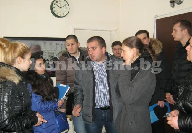 Стажант-юристи посетиха полицията във Враца