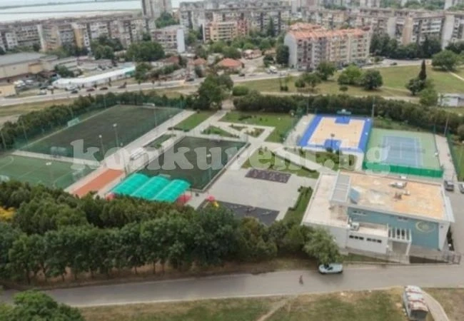 Спортни клубове харчили общински пари за колбаси, сирене и дамски чанти