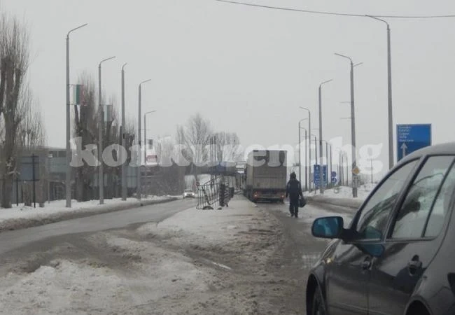8 километра е опашката на Дунав мост 2