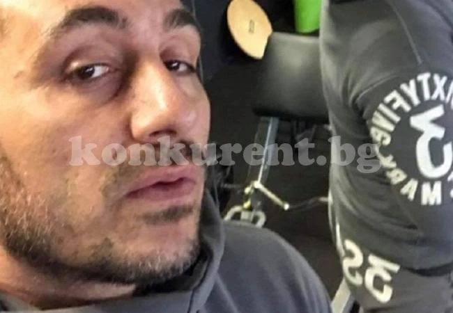 Коцето влезе във фитнеса, за да маха корема
