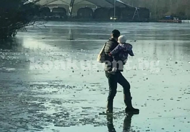 Тази СНИМКА на баща с дете шокира мрежата, ето защо