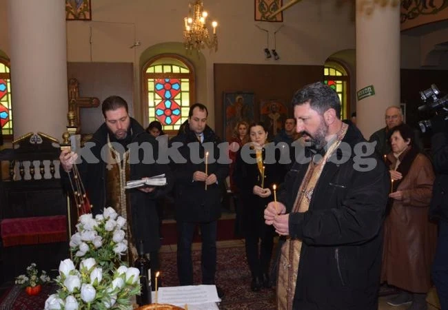 ВИДЕО: С панихида бяха почетени жертвите от бомбардировката над Враца