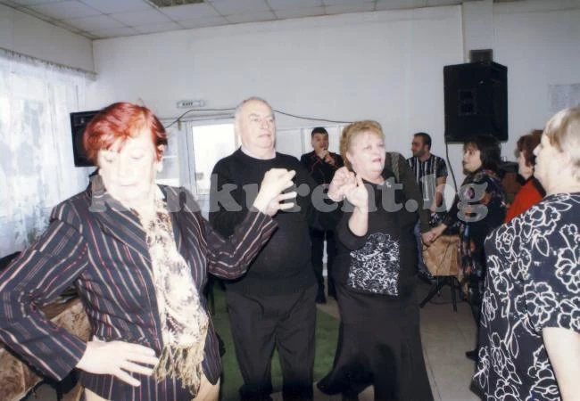 Губернатор на купон с пенсионери за Бабинден