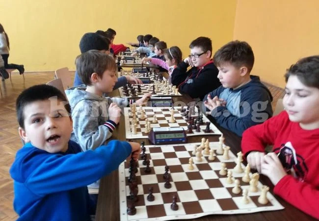 Шахматният сезон във Видин стартира с турнир за най-малките