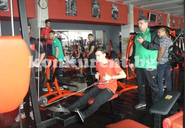Диан Попов изпоти здраво U19 във фитнеса