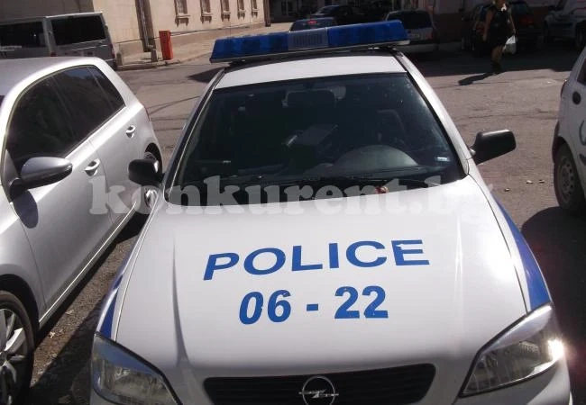 Пипнаха карък без документи, но с дрога