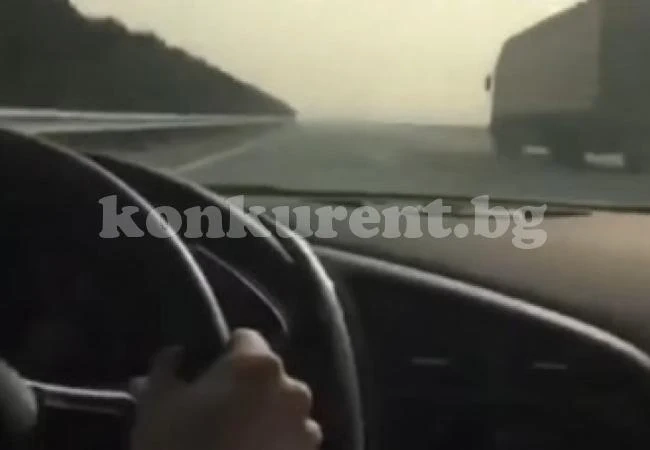 Брутално ВИДЕО (18+) показа последните минути живот на двама мъже, фучащи с 320 км/ч по магистралата
