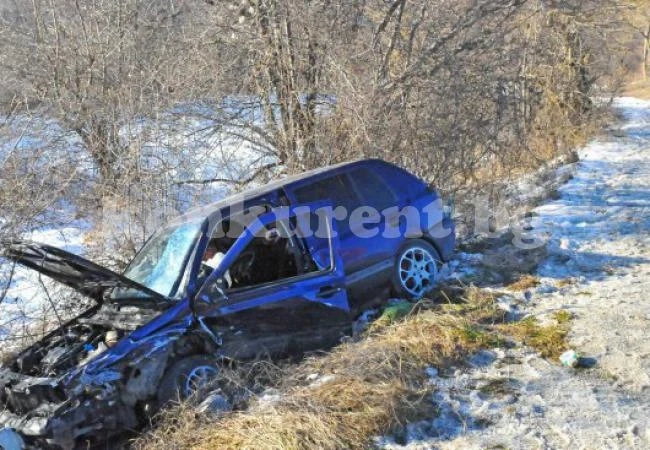 Зловещ удар на пътя между две коли, има ранени