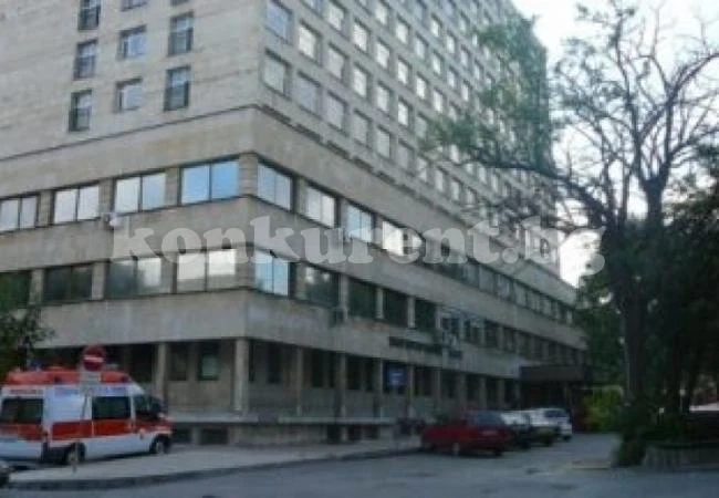 Мъж скочи от осмия етаж на болница и почина на място