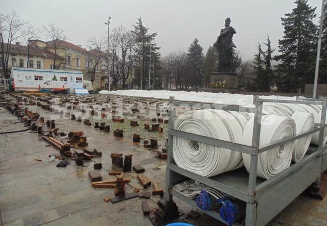 Демонтираха ледената пързалка