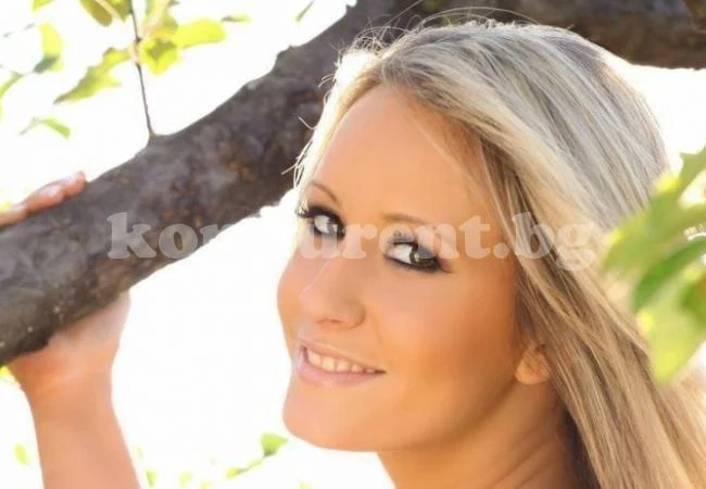Порно за отмъщение: Изоставено гадже пусна СЕКС СНИМКИ на моделка (ВИДЕО 18+)