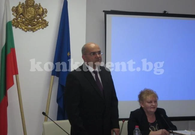 Младенов изгони злите сили от областна администрация във Враца /ОБНОВЕНА/