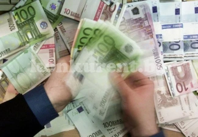 Мъж откри 270 000 евро в новото си жилище, ето какво стана след това