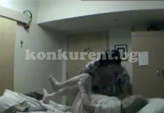 Той сложи скрита камера в стаята на майка си! Това, което видя после е трудно да се опише с думи, но определено ще ви ядоса (СНИМКИ/ВИДЕО)
