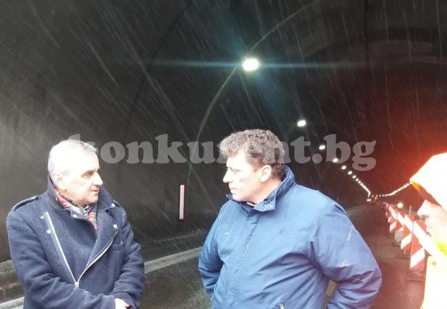 Очаква се движението в лявата тръба на тунел „Ечемишка“ да бъде пуснато двупосочно днес