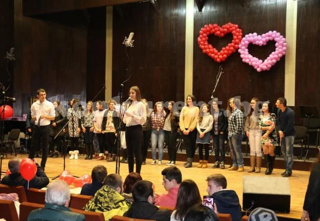 Елизабета Страхилова е победител в конкурса „Песен за Свети Валентин”