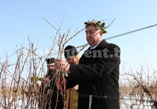 Огнян Ценков гостува на празника Трифон Зарезан в село Кошава