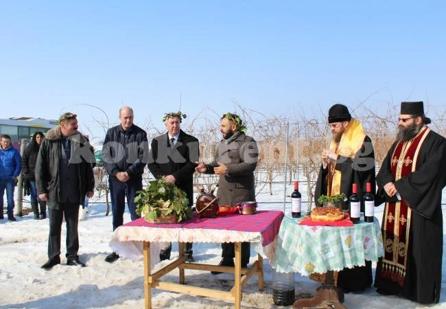 Губернаторът на Видин присъства на празника на лозарите и винарите в местността Златорожие