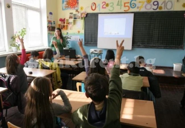 3000 учители без висше учат децата ни