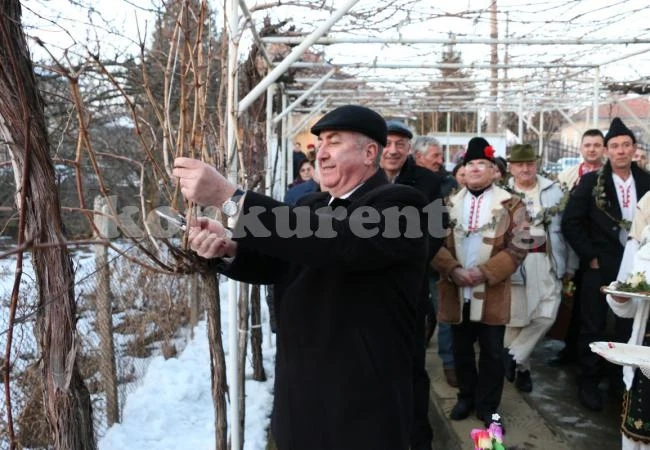 В село Антимово празнуваха Трифон Зарезан