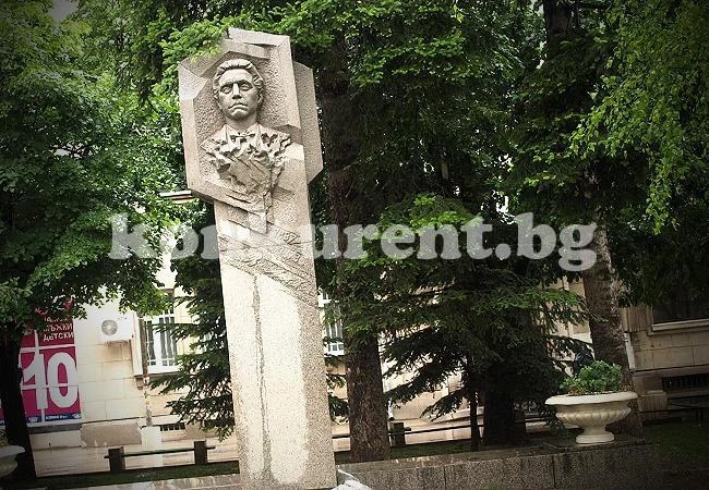Панихида и поклонение за Апостола