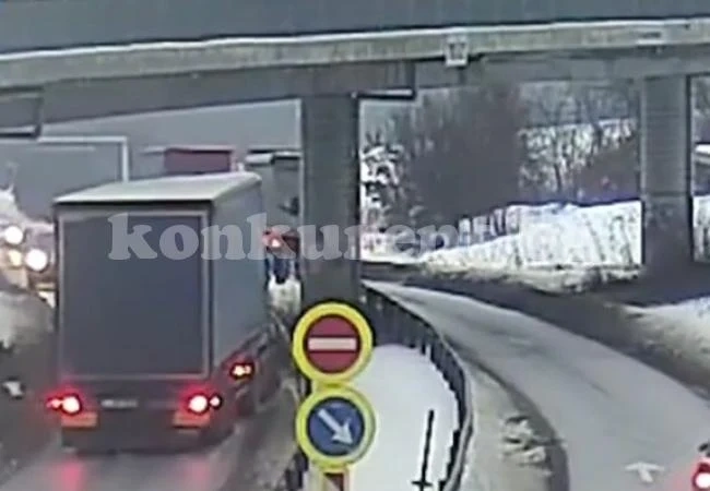 Опасно! Подвеждаща табела на Пътен възел „Коритна” праща шофьорите в насрещното
