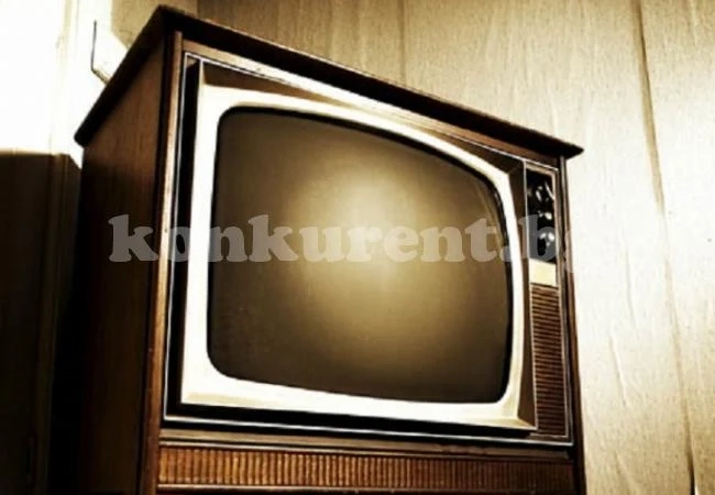 Изхвърлиха стар телевизор на боклука, откриха в него цяло богатство