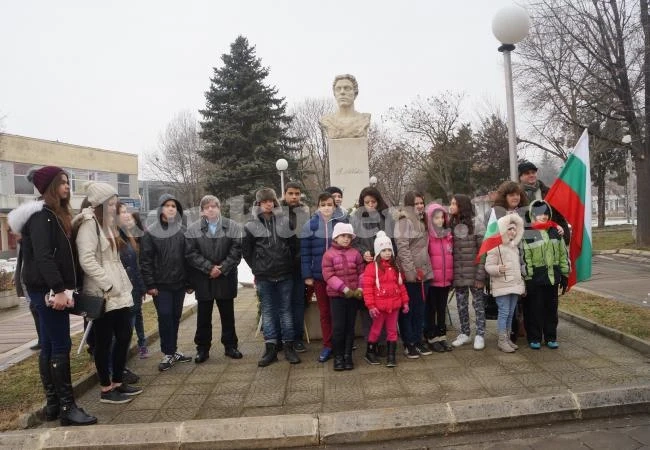 Козлодуй се поклони пред Апостола