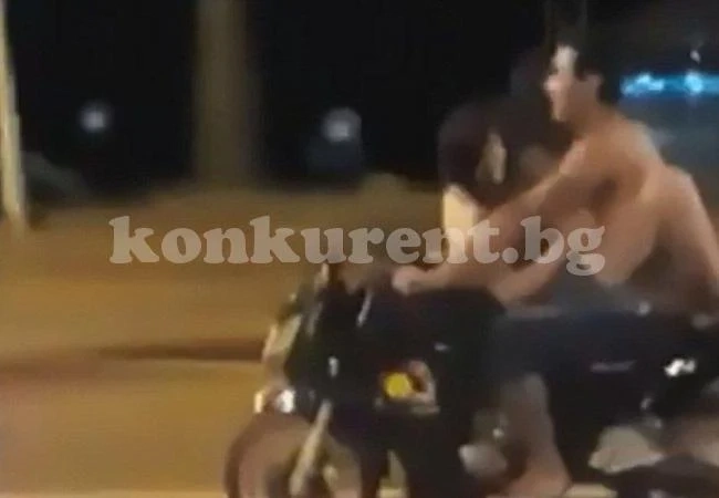 Запечатаха на ВИДЕО 18+ как двойка прави секс на мотоциклет по време на движение (СНИМКИ 18+)