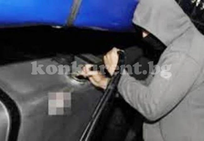 Задържаха крадци на гориво от камион